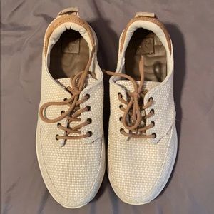 Reef tan shoes size 6